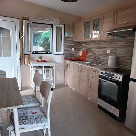 George'S Family Friendly Maisonette With Great Exterior Drosiá Exterior foto